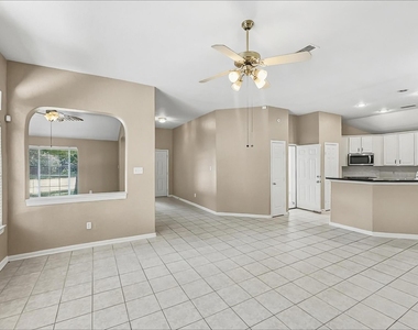 5 Paddock Pines Place - Photo Thumbnail 4