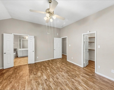 5 Paddock Pines Place - Photo Thumbnail 9
