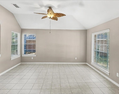 5 Paddock Pines Place - Photo Thumbnail 7