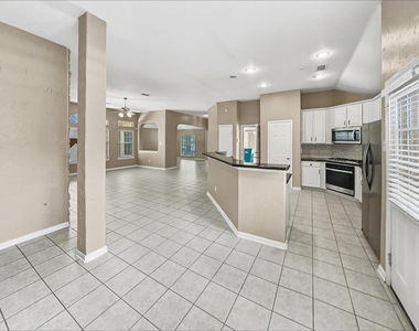 5 Paddock Pines Place - Photo Thumbnail 3