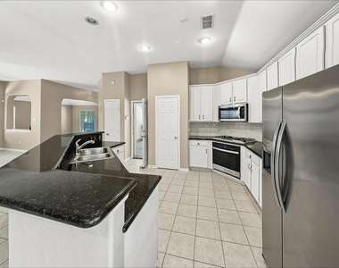 5 Paddock Pines Place - Photo Thumbnail 2