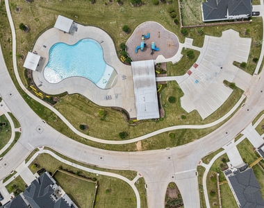 1319 N Yellow Rose Court - Photo Thumbnail 34