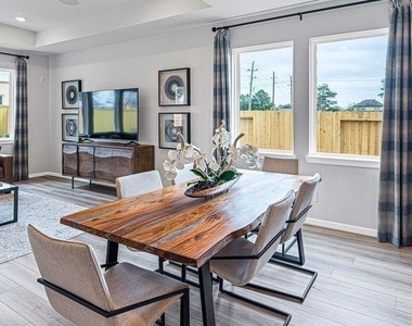 1319 N Yellow Rose Court - Photo Thumbnail 12
