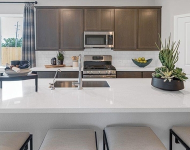 1319 N Yellow Rose Court - Photo Thumbnail 8