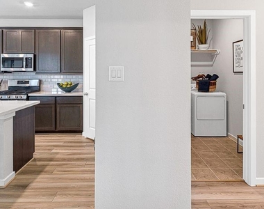 1319 N Yellow Rose Court - Photo Thumbnail 6