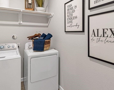 1319 N Yellow Rose Court - Photo Thumbnail 4