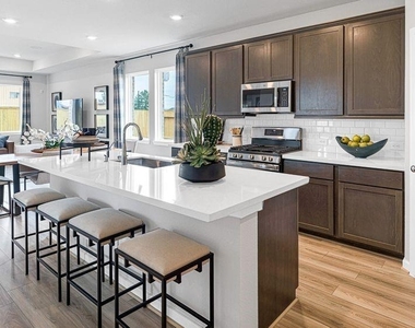 1319 N Yellow Rose Court - Photo Thumbnail 7