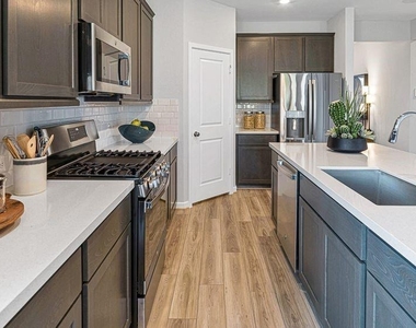 1319 N Yellow Rose Court - Photo Thumbnail 10