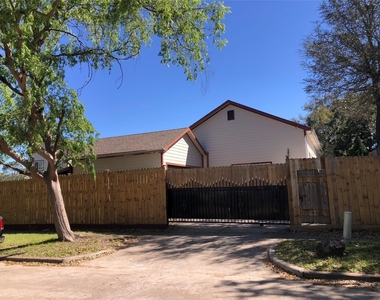 7618 Del Glen Lane - Photo Thumbnail 9