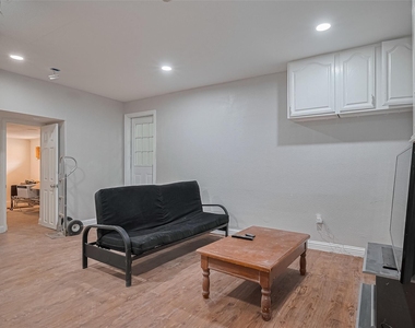 7618 Del Glen Lane - Photo Thumbnail 5