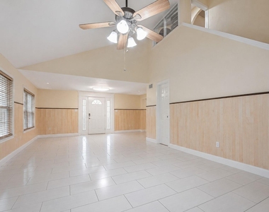 7618 Del Glen Lane - Photo Thumbnail 4