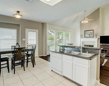 635 Presley Way - Photo Thumbnail 17