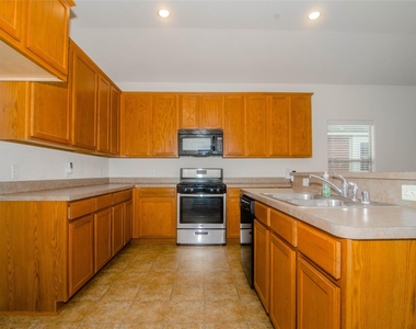 18314 Fairwood Meadow Court - Photo Thumbnail 5