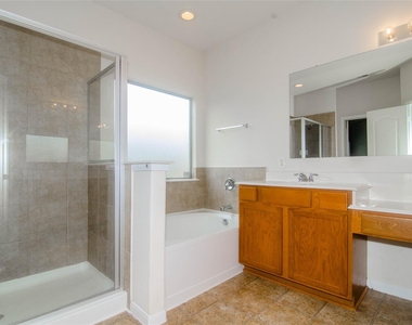 18314 Fairwood Meadow Court - Photo Thumbnail 13