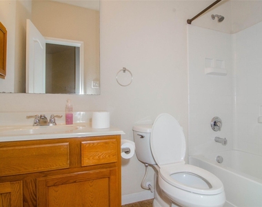 18314 Fairwood Meadow Court - Photo Thumbnail 14