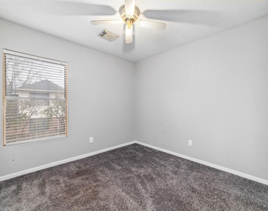 10810 Meadow Walk Lane - Photo Thumbnail 13