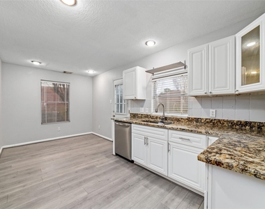 10810 Meadow Walk Lane - Photo Thumbnail 6