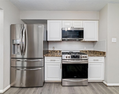 10810 Meadow Walk Lane - Photo Thumbnail 9
