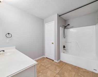 10810 Meadow Walk Lane - Photo Thumbnail 17