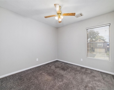 10810 Meadow Walk Lane - Photo Thumbnail 14