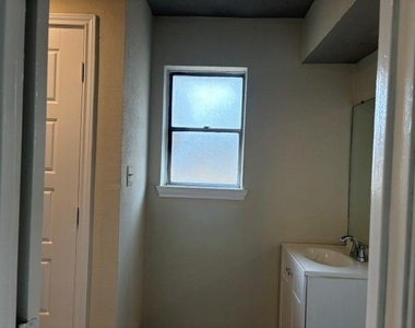 16030 Blackhawk Boulevard - Photo Thumbnail 13