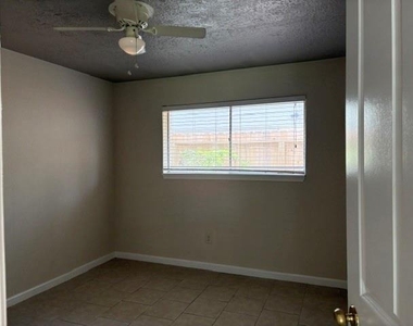 16030 Blackhawk Boulevard - Photo Thumbnail 12
