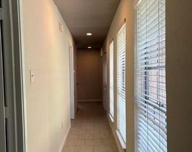16030 Blackhawk Boulevard - Photo Thumbnail 4