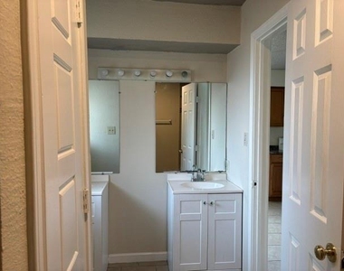 16030 Blackhawk Boulevard - Photo Thumbnail 14