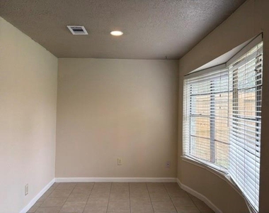 16030 Blackhawk Boulevard - Photo Thumbnail 11