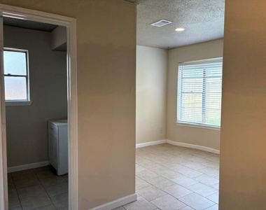 16030 Blackhawk Boulevard - Photo Thumbnail 8