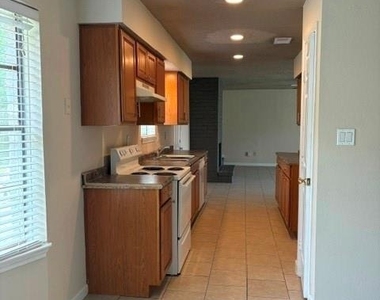 16030 Blackhawk Boulevard - Photo Thumbnail 2