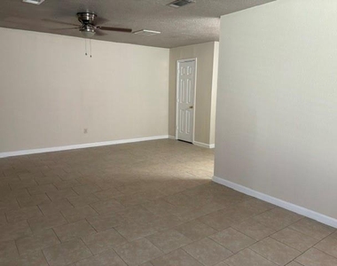 16030 Blackhawk Boulevard - Photo Thumbnail 5
