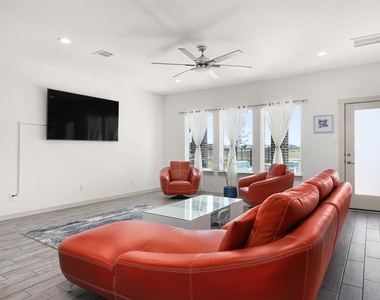 2421 Mar Vista Lane - Photo Thumbnail 10