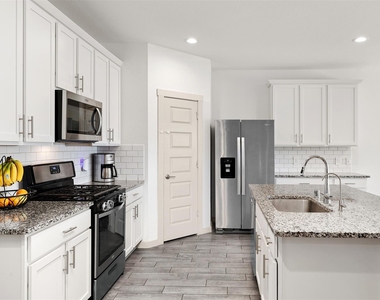 2421 Mar Vista Lane - Photo Thumbnail 7