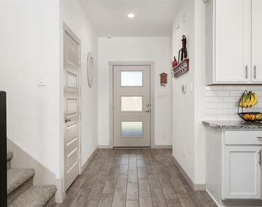 2421 Mar Vista Lane - Photo Thumbnail 5