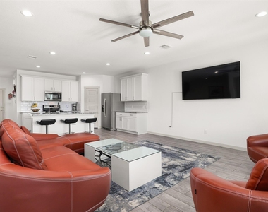2421 Mar Vista Lane - Photo Thumbnail 12