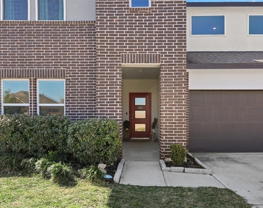 2421 Mar Vista Lane - Photo Thumbnail 4