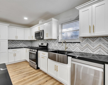 206 Doncaster Street - Photo Thumbnail 17