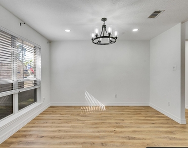 206 Doncaster Street - Photo Thumbnail 14