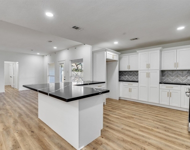206 Doncaster Street - Photo Thumbnail 18