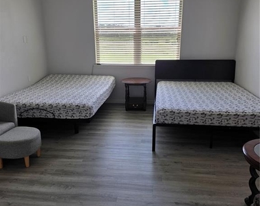 576 Cantabria Drive - Photo Thumbnail 11