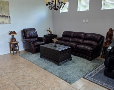 576 Cantabria Drive - Photo Thumbnail 10