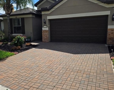 576 Cantabria Drive - Photo Thumbnail 2