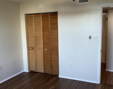 701 S Madison Avenue - Photo Thumbnail 18
