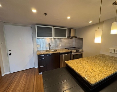 701 S Madison Avenue - Photo Thumbnail 2