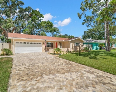 7940 3rd Street N - Photo Thumbnail 1