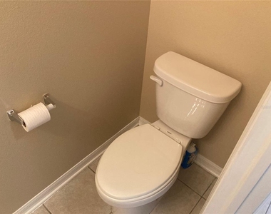 2533 Harn Boulevard - Photo Thumbnail 7