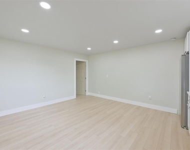 1161 Howard Street - Photo Thumbnail 4