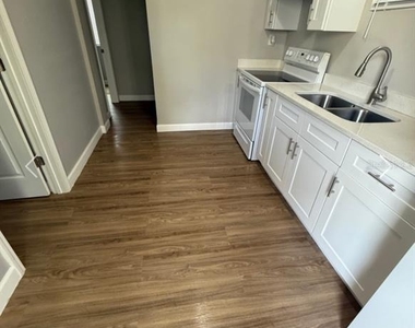 962 19 Avenue S - Photo Thumbnail 2