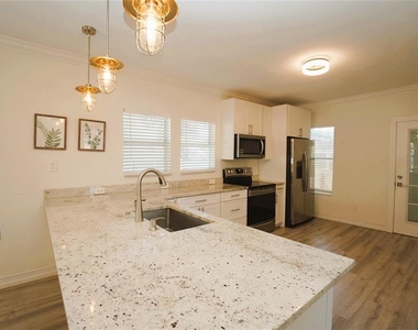 2511 W Fig Street - Photo Thumbnail 3